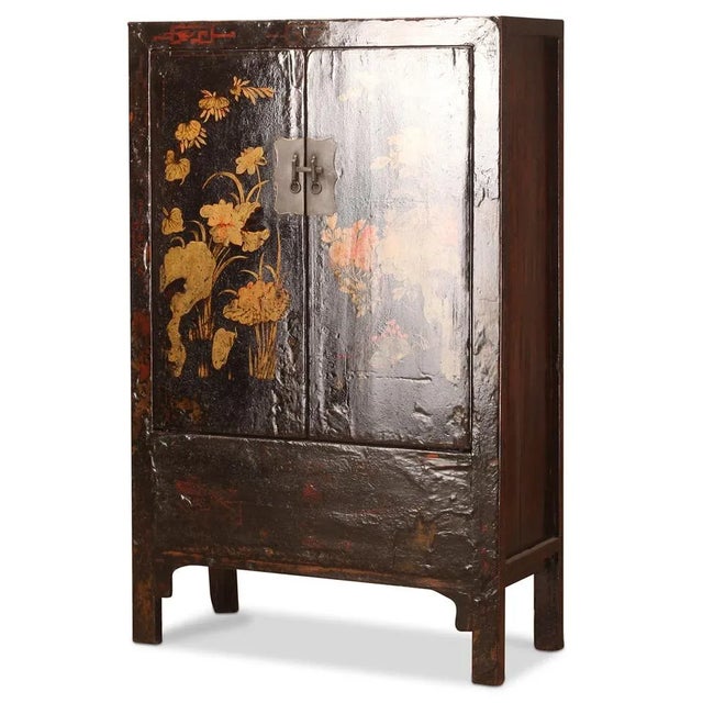 This beautiful Shanxi Wedding Cabinet is a classic example of the furniture used to furnish a bride's dowry in Shanxi...