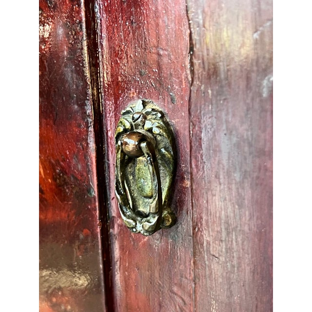Late 19th Century Pair of French Mahogany Nightstands with Drawer, Door and Bronze Crest For Sale - Image 12 of 18