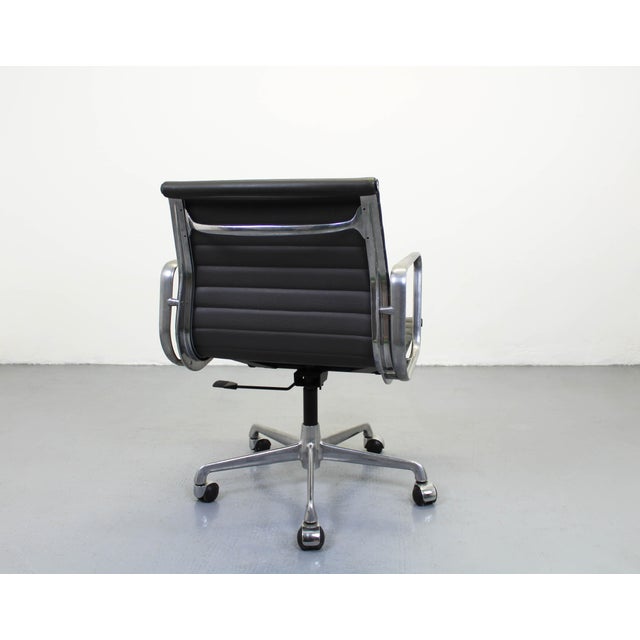 EA117 Office Chair by Charles & Ray Eames for Herman Miller, 1980s For Sale - Image 4 of 16