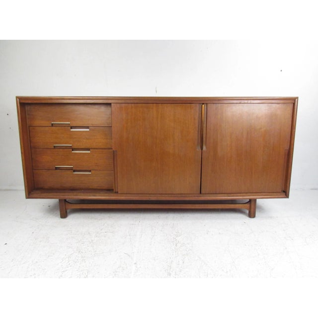 1960s 1960s Mid-Century Modern Walnut Credenza by Cavalier Furniture For Sale - Image 5 of 12