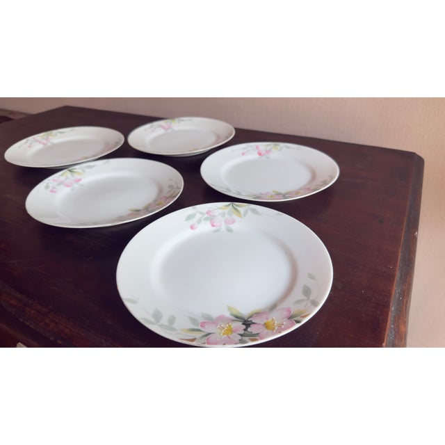 Early 20th Century Noritake Azalea Porcelain Plates, Japan, Set of 5 For Sale In New York - Image 6 of 7