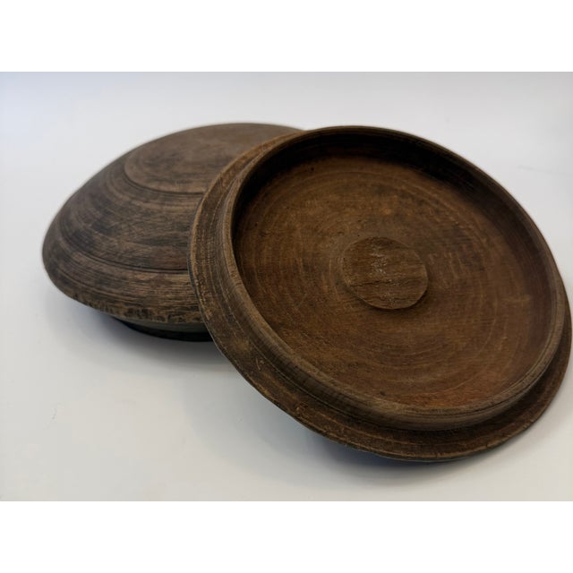 Hungarian Primitive Bowl and Lidded Box in Linden Wood, 19th Century, Set of 2 For Sale - Image 5 of 12