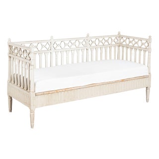19th Century Swedish Gustavian White Painted Pine Bench Settee With Slat Back For Sale