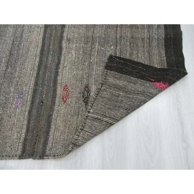 Vintage Turkish Kilim Embroidered Black & Gray Rug - 6′ × 8′5″ For Sale In Los Angeles - Image 6 of 6