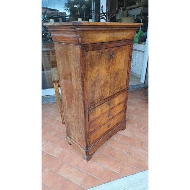 NINETEENTH CENTURY (1800 - 1900) Louis Philippe walnut secretary – late 19th century, restored. Elegant Italian Louis...