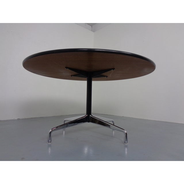Herman Miller Large Segmented Round Dining Table by Charles & Ray Eames for Herman Miller, 1960s For Sale - Image 4 of 12