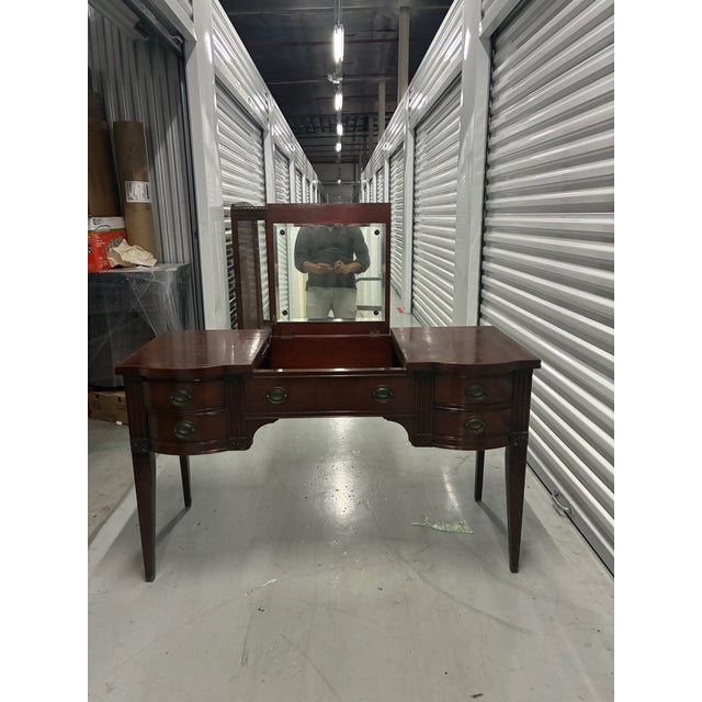 Mid-20th Century Hepplewhite Federal Style Serpentine Mahogany Vanity/Desk Table With Mirror. For Sale - Image 4 of 13