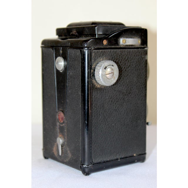 Vintage Argus Argoflex Twin Lens Reflex (Tlr) Camera – Bakelite 120 Film Camera With Argus Anastigmat Lens, Made in Usa, Circa 1950–1952 For Sale - Image 10 of 16