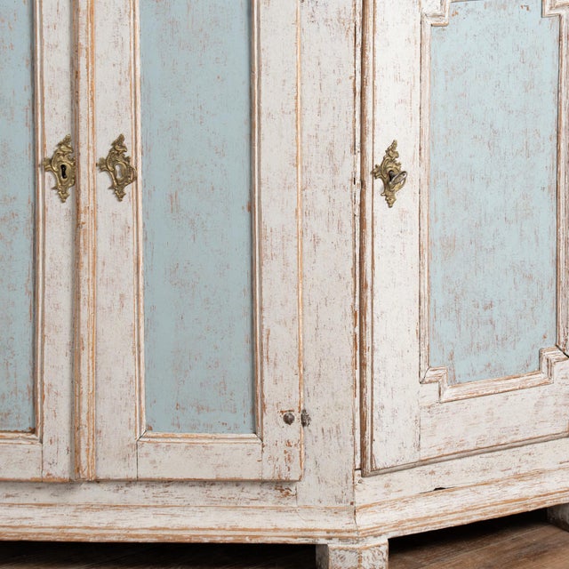 Early 19th Century Large Swedish Blue & White Swedish Corner Cabinet For Sale - Image 11 of 14