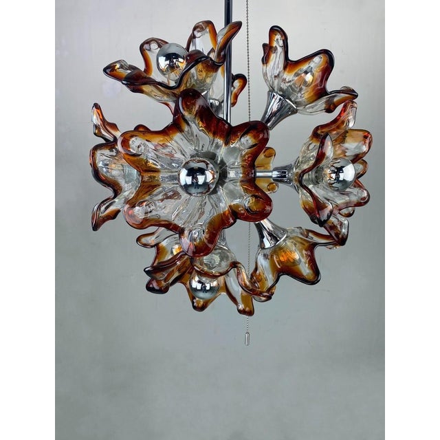 Breathtaking flower sputnik chandelier in the style of Mazzega. Sumptuous and chic. In a very good and working condition....