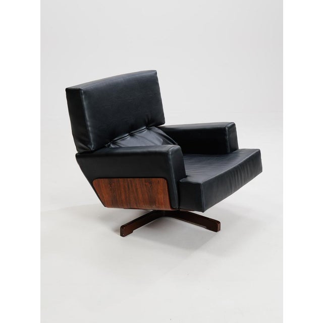 Swivel Model 401 Armchair in Rosewood by Menilio Taro for Cinova, 1960s For Sale - Image 3 of 13