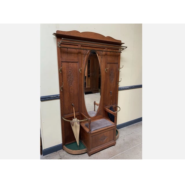 Age: circa 1930 Wood type: solid oak Condition: very good, meticulously maintained, and ready-to-use original condition...