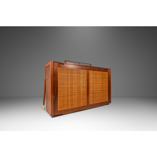 Rare Early Mid Century Modern Baldwin Acrosonic Piano in Walnut, Brass & Caning #759945, Usa, C. 1960s For Sale In Orlando - Image 6 of 18