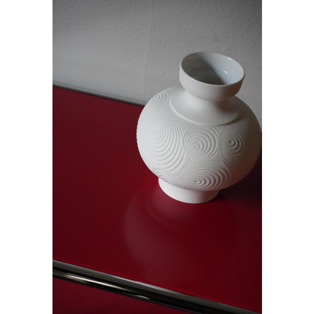 Vintage German Vases in Biscuit Porcelain from Ak Kaiser, 1960s, Set of 2 For Sale - Image 10 of 11