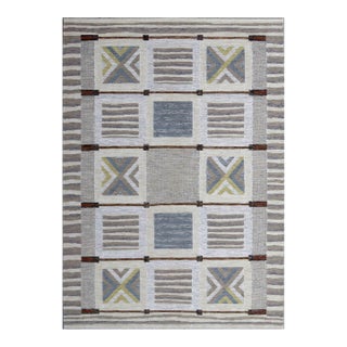 Light Gray Modern Scandinavian Wool Rug Handmade With Geometric Pattern For Sale