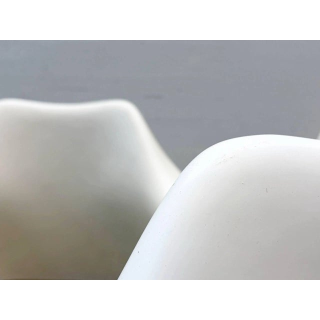 Eero Saarinen Tulip Armchair by Eero Saarinen for Knoll International, 1956 For Sale - Image 4 of 16