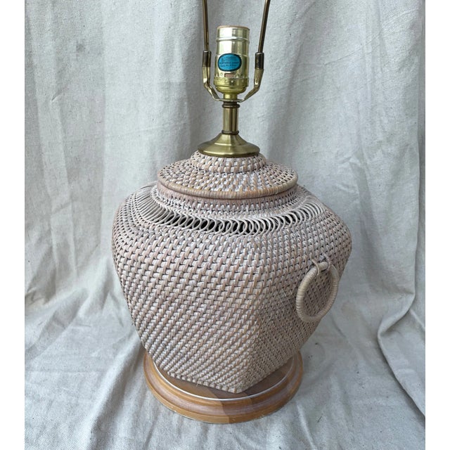 Boho Chic 1980s Asian Hexagon Woven Rattan Table Lamp For Sale - Image 3 of 10