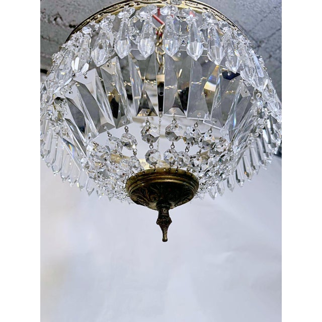1950s Basket Brass Chandelier With Crystal Chain and Prisma For Sale - Image 9 of 10