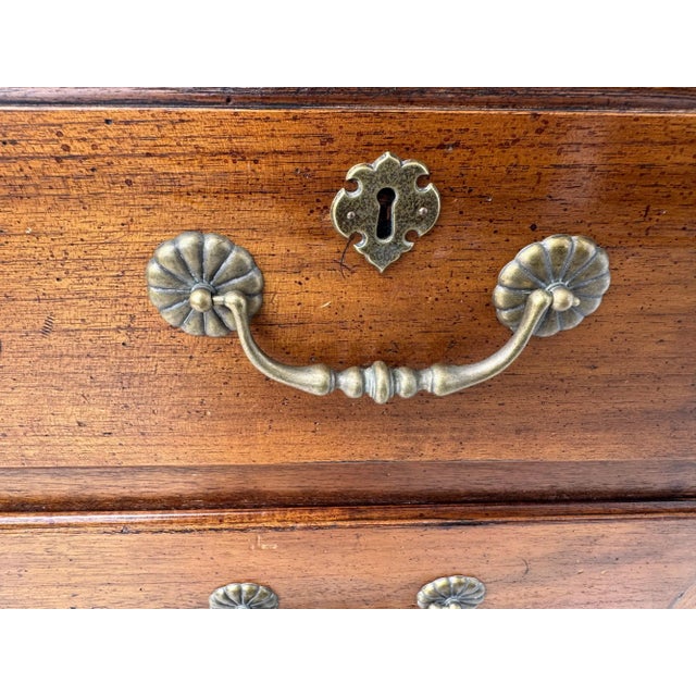 Transitional Vintage Hekman Walnut 4 Drawer Commode For Sale - Image 3 of 16