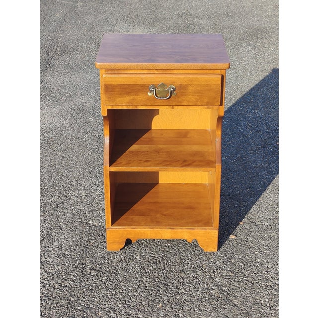 Ethan Allen Mid 20th Century Ethan Allen Baumritter Heirloom Nutmeg Maple Colonial Early American Nightstand For Sale - Image 4 of 9