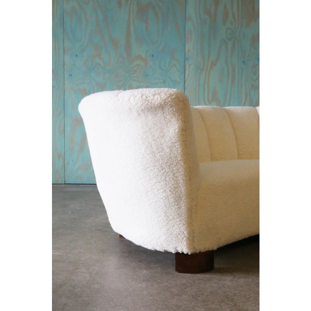 Wood 1940s Danish White Sheepswool Banana Sofa After Flemming Lassen For Sale - Image 7 of 12