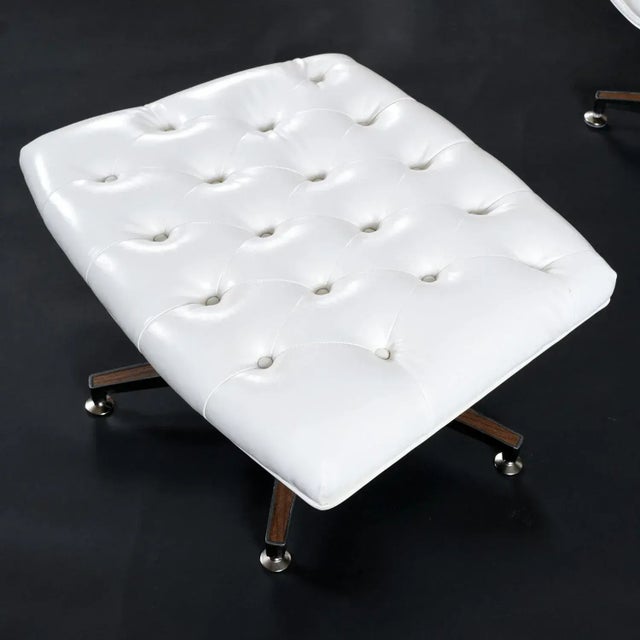 George Mulhauser Restored George Mulhauser Plycraft Style White Lounge Chair With Ottoman For Sale - Image 4 of 9