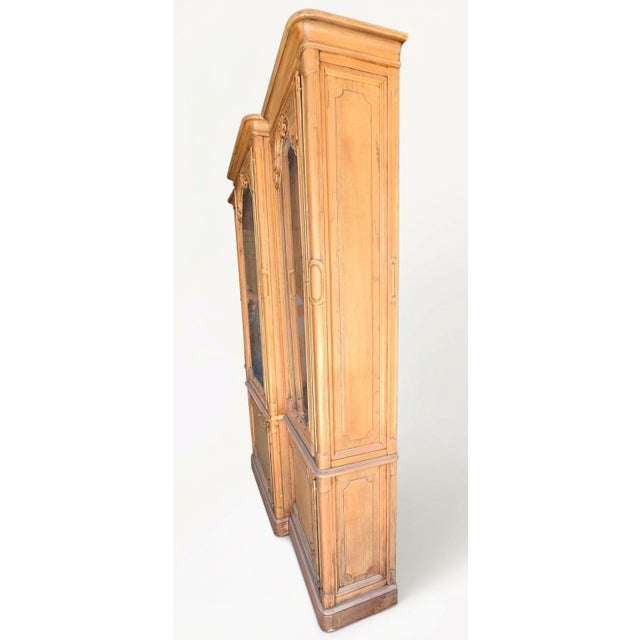 French French Provincial Style Oak 3-Piece China Display Cabinet For Sale - Image 3 of 4
