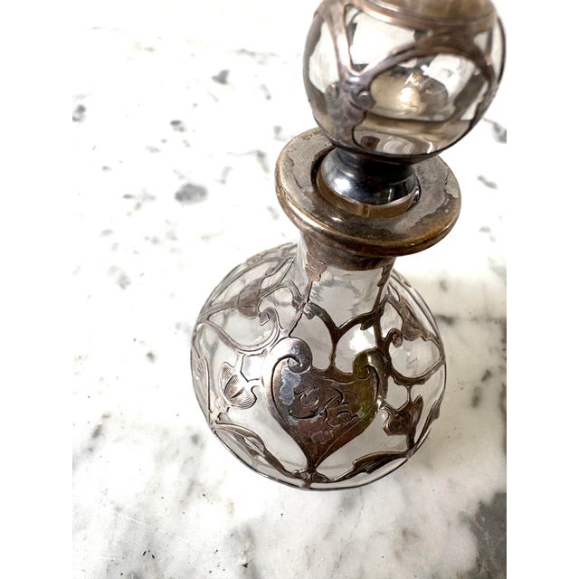 Lovely 19th century sterling silver and glass Art Nouveau perfume bottle