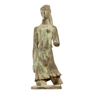 Early 20th Century Patinated Bronze Sculpture of Woman For Sale