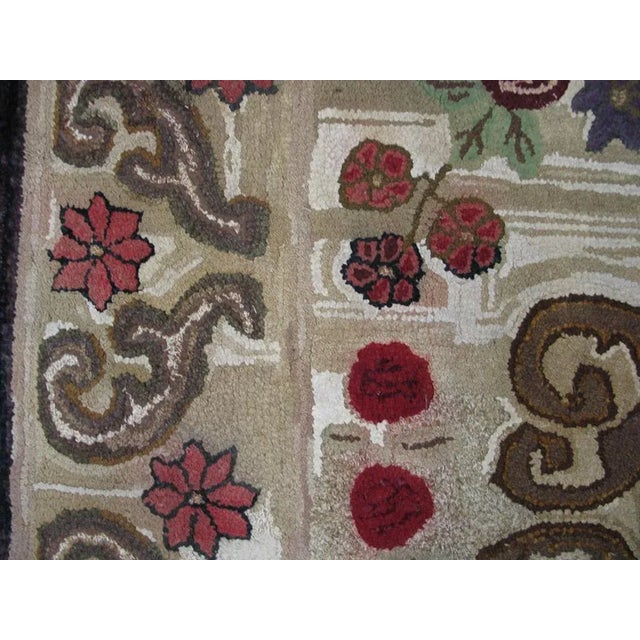 Marvelous Ivory Ground Color and Adorable Details Floral-Medallion Desing Antique American Hooked Rug For Sale - Image 4 of 5