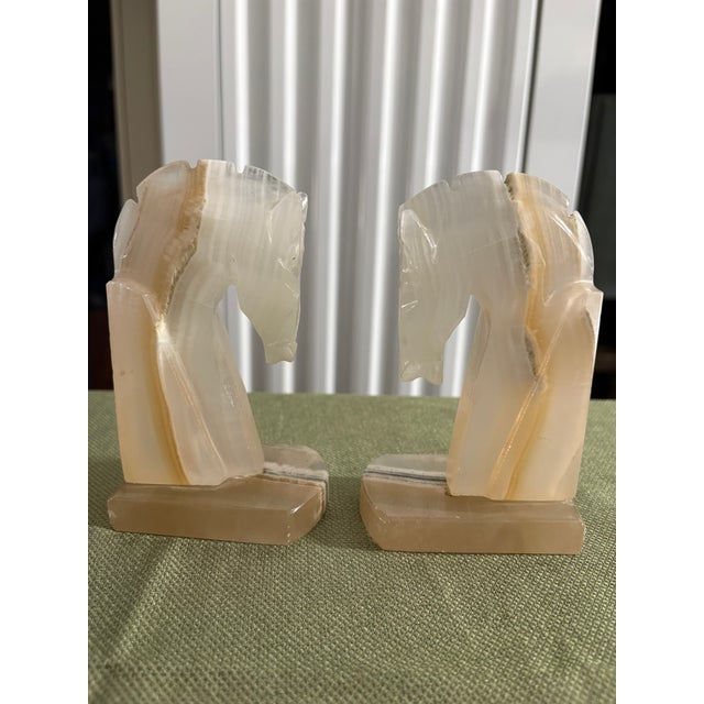 Mid-Century Modern Pair of Vintage White Onyx Horse Head Bookends, Late 20th Century For Sale - Image 3 of 5