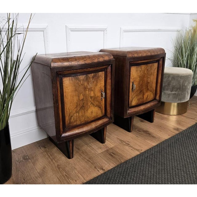 Italian Art Deco Style Bedside Tables in Burl Walnut, 1940s, Set of 2 For Sale - Image 6 of 12