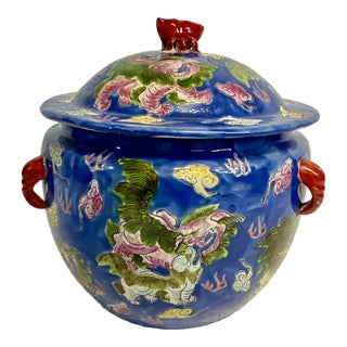 1860-1880s Antique Chinoiserie Hand Painted Ceramic Lobster Pot With Lid. For Sale