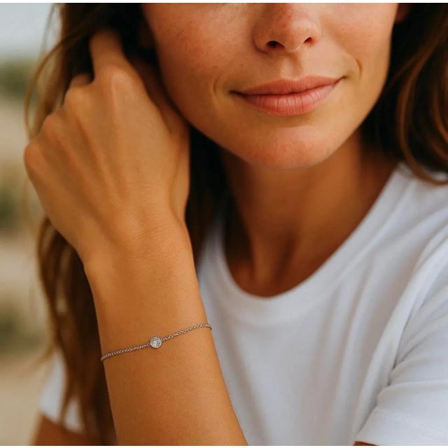 A Refined Fusion of Timeless Minimalism and Renowned Design Embrace the understated elegance of Elsa Peretti’s signature...