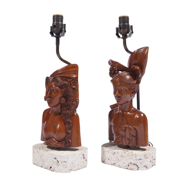Traditional Pair of Balinese Carved Klungkung Wood Bust Lamps, 1920-40 For Sale - Image 3 of 13