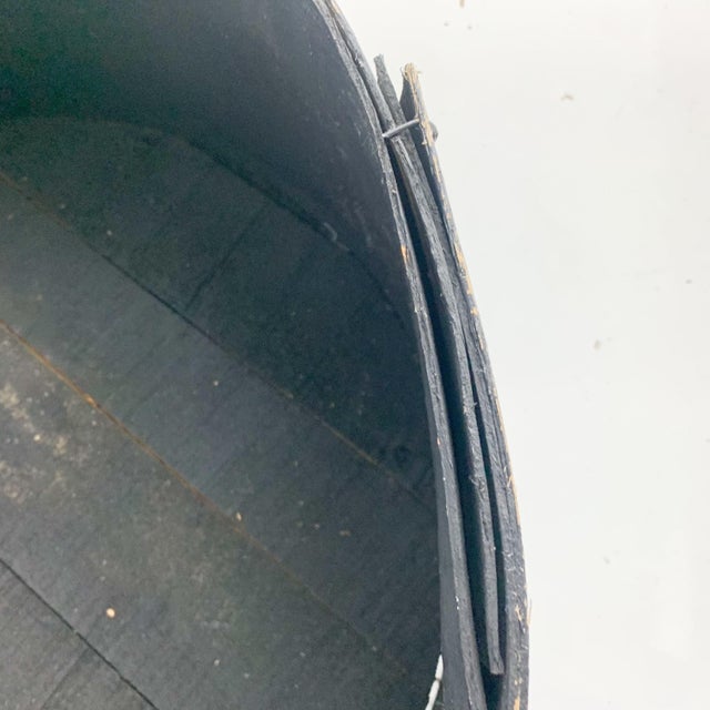 Vintage Large Pennsylvania Dutch Hand Painted Pantry Cheese Box Bentwood Doves For Sale - Image 4 of 12