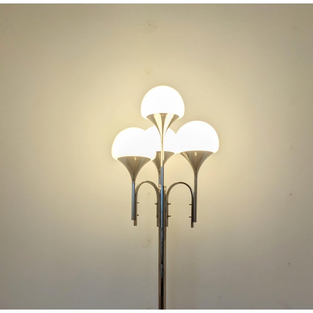 Sciolari floor lamp Splendid four-light floor lamp. Four opaline glass shades. Individual lights can be switched on and...