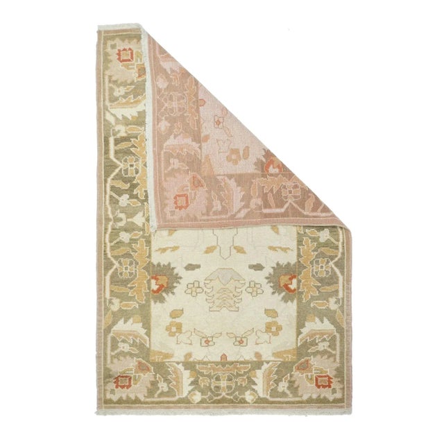 Oushak Rug 4'1'' x 6'1''.