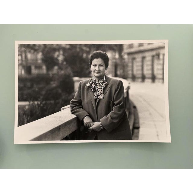 Pascal Baril (1963) Simone Veil, photo shoot Paris 1989. Vintage print. Format: Frame: 20x30cm Image: 29x19m Silver print...