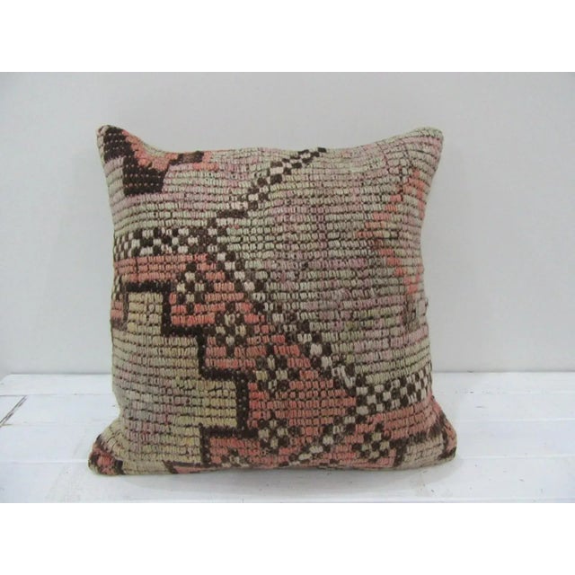 Handmade Pink and Beige Decorative Turkish Kilim Pillow Cover For Sale - Image 4 of 4