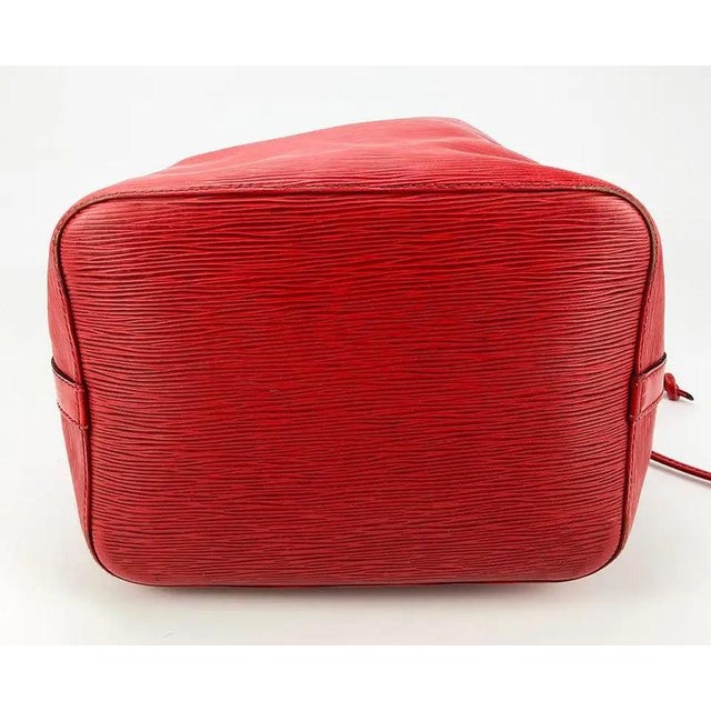 Early 21st Century Louis Vuitton Castillian Red Epi Noe Drawstring Bucket Bag For Sale - Image 5 of 11
