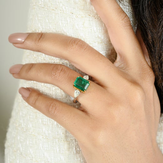 Green 18k Gold Natural Emerald Cocktail Diamond Ring Gifts for Mom Size 5 For Sale - Image 8 of 12