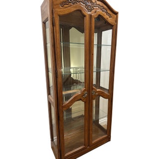1980s Thomasville Furniture French-Style Wood Curio Cabinet With Glass Shelving & Interior Lighting (3 Available) For Sale