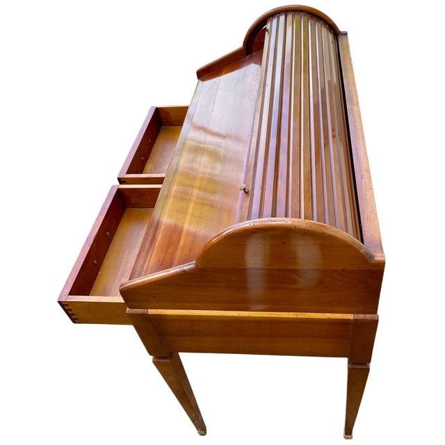 Magnificent Louis XVI roll-top desk in cherry wood. Excellent overall condition. Dimensions: Height 100 cm, Width 88 cm,...