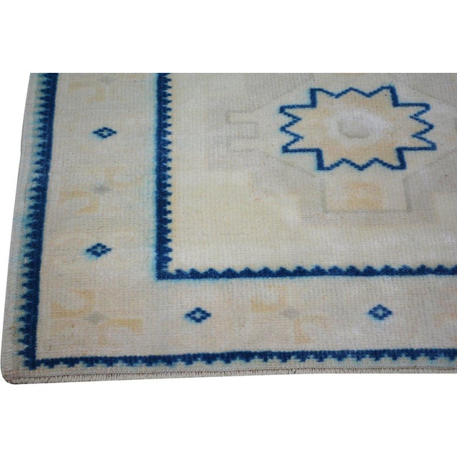 Vintage Turkish Anatolian Hand Knotted Wool Rug, 2'9''x9'9'' For Sale - Image 4 of 5
