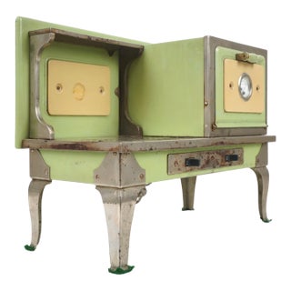 1930s Little Lady Toy Stove by Kokomo For Sale