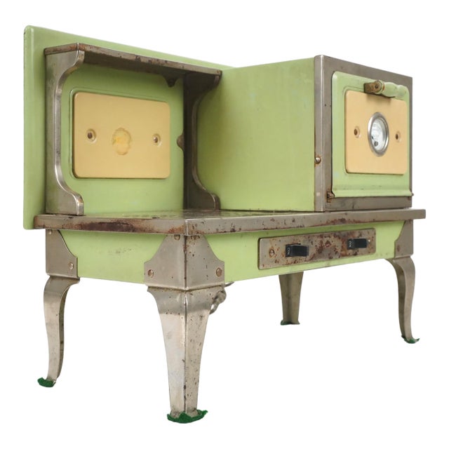 1930s Little Lady Toy Stove by Kokomo For Sale