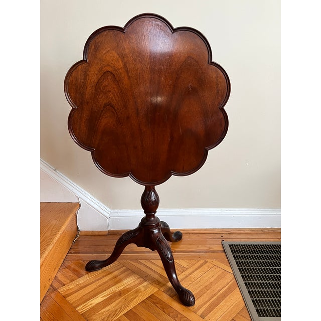 Kindel Furniture 1980s Baker Grand Furniture Chippendale Mahogany Piecrust Tilt-Top Tea Table For Sale - Image 4 of 9