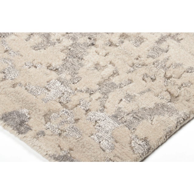 Rug & Kilim Contemporary High-Low Geometric Beige & Gray Wool Rug by Rug & Kilim, India For Sale - Image 4 of 6