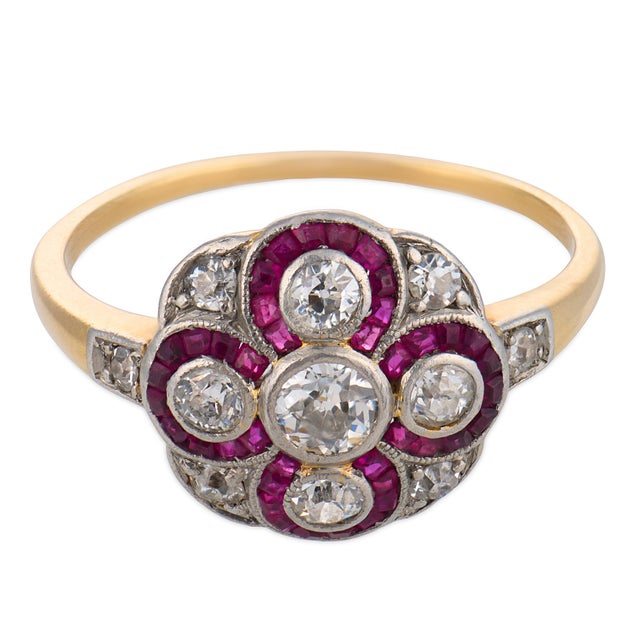 Traditional 1910s Edwardian Diamond Ruby 14k Yellow Gold Platinum Cluster Ring, Size 7.25 For Sale - Image 3 of 6